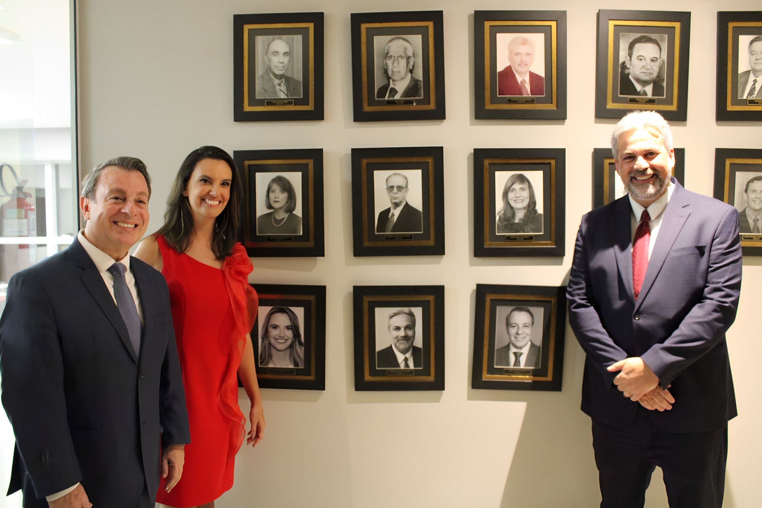 Amatra IV inaugura galeria de fotos dos três mais recentes presidentes da entidade