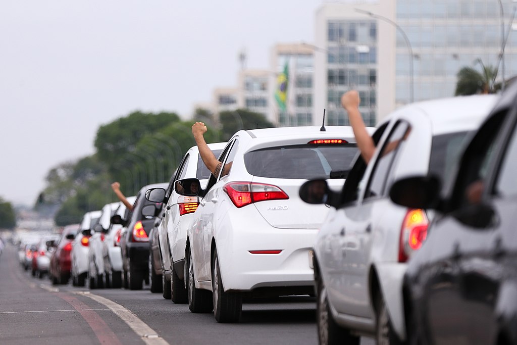 Artigo: "Paralisação de motorista de Uber é greve ou locaute?"