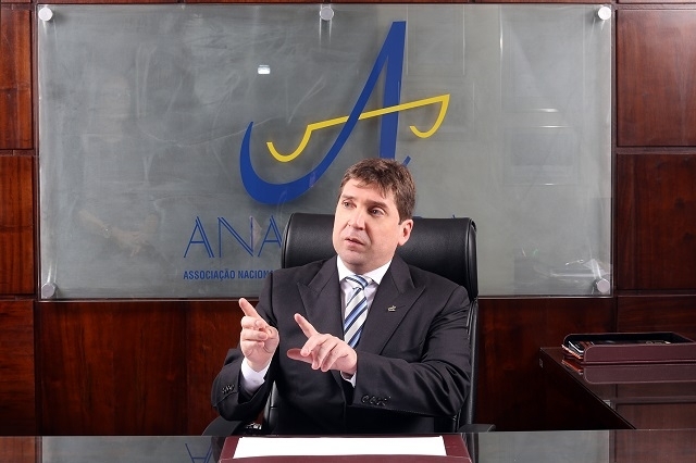 Em artigo à Folha de S. Paulo, presidente da Anamatra critica as tentativas de "chantagem" que atentam contra a separação de Poderes