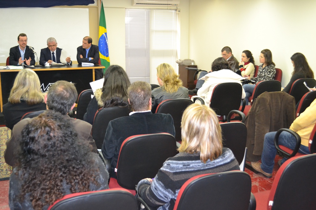 Fórum de Relações Administrativas solicita o redirecionamento de servidores do TRT4 para o 1º grau