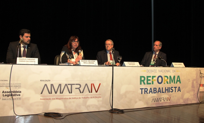 Evento da AMATRA IV sobre a reforma trabalhista trouxe análise aprofundada da nova lei