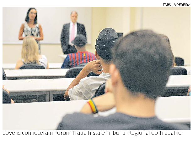 Internos da Fase visitam Judiciário