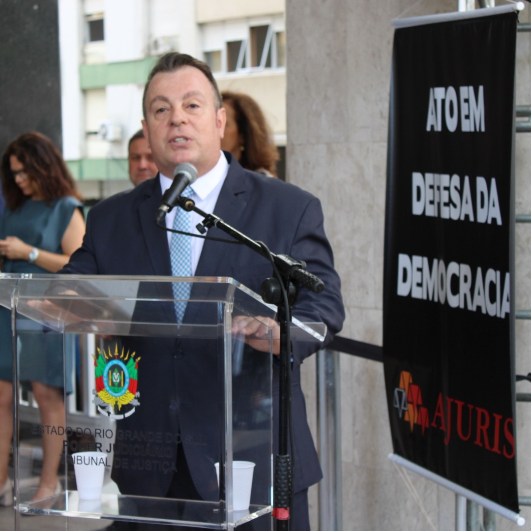 Democracia sempre!