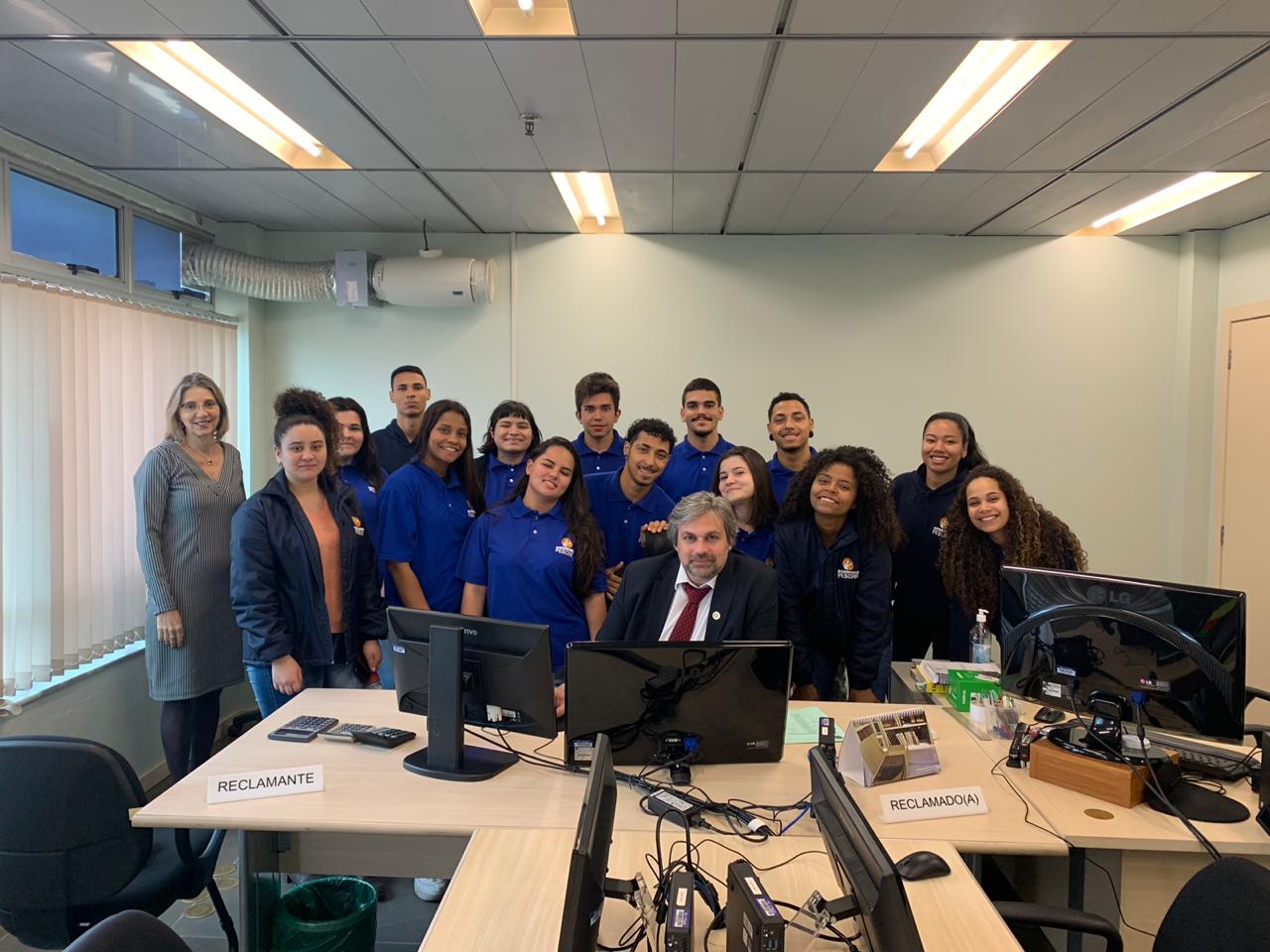 Acesso de jovens em vulnerabilidade social ao mundo do trabalho