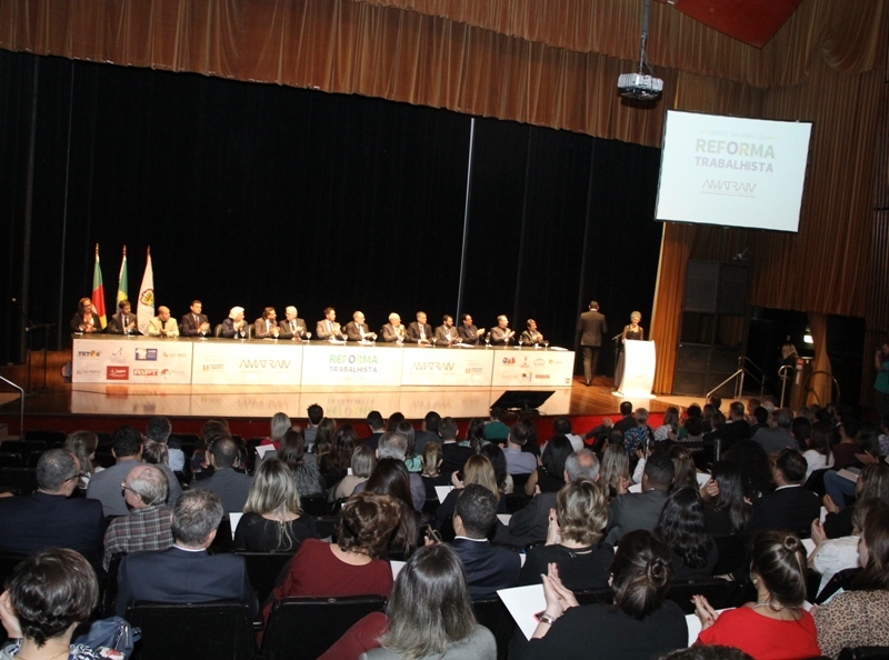 Reforma trabalhista: encontro da AMATRA IV iniciou com presença expressiva de público