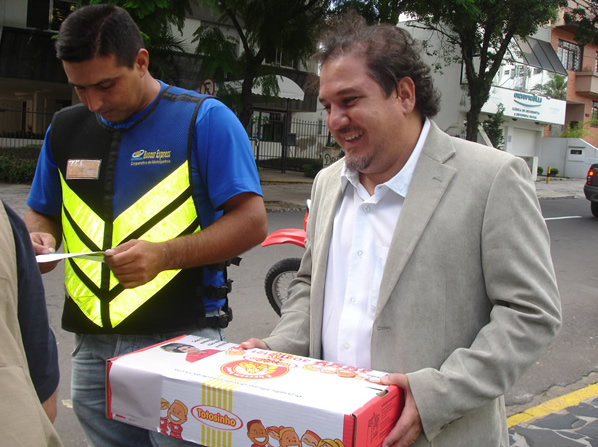 AMATRA e Fundação Thiago Gonzaga fazem entrega especial no lançamento da Campanha moto Vida
