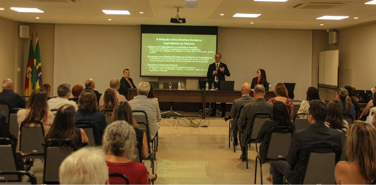 Dirigentes da Amatra e Emargs recebem o ministro do TST Alberto Balazeiro para aula inaugural